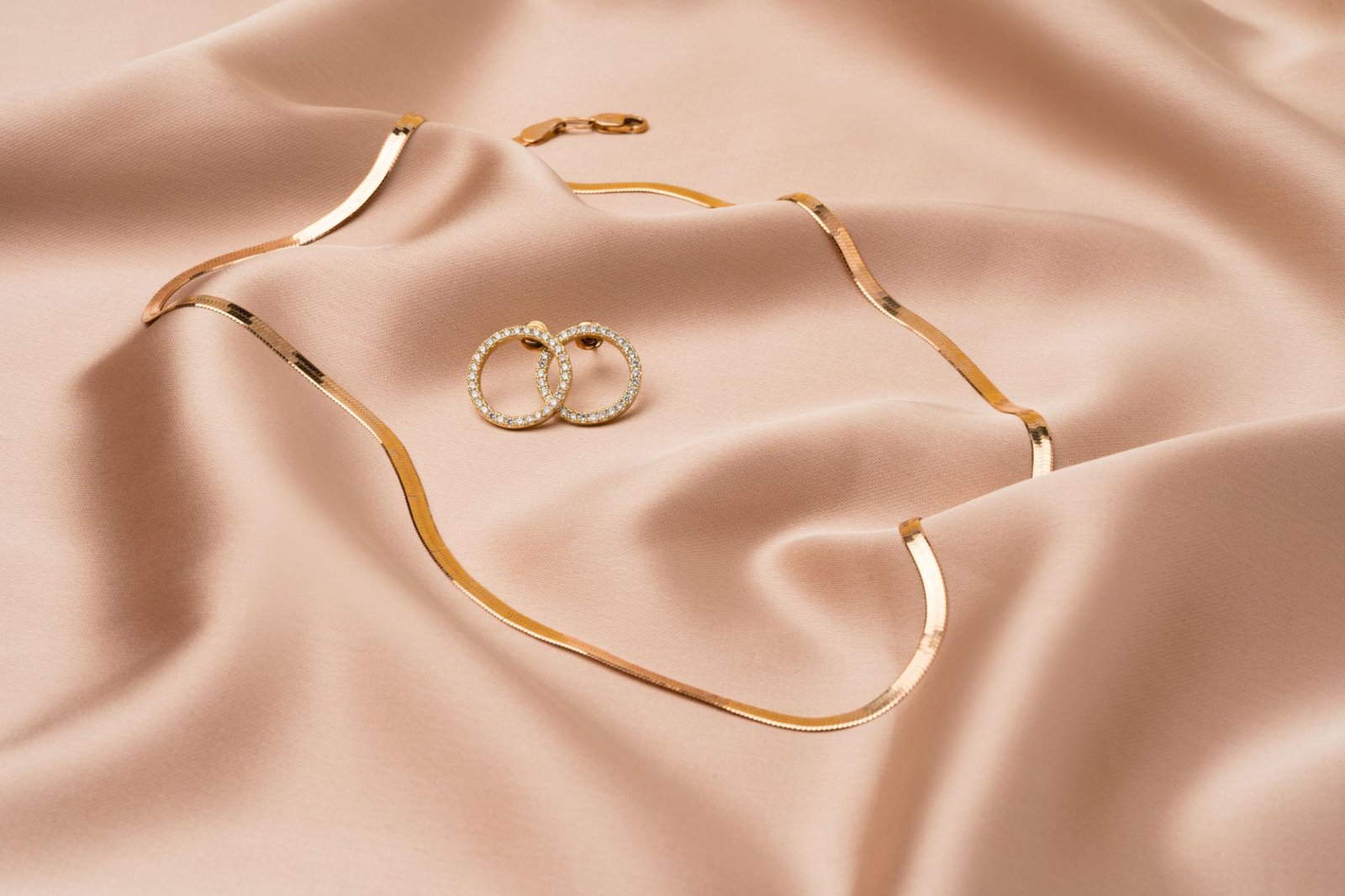 What Makes a Jewellery Brand Stand Out? The Power of a Strong USP